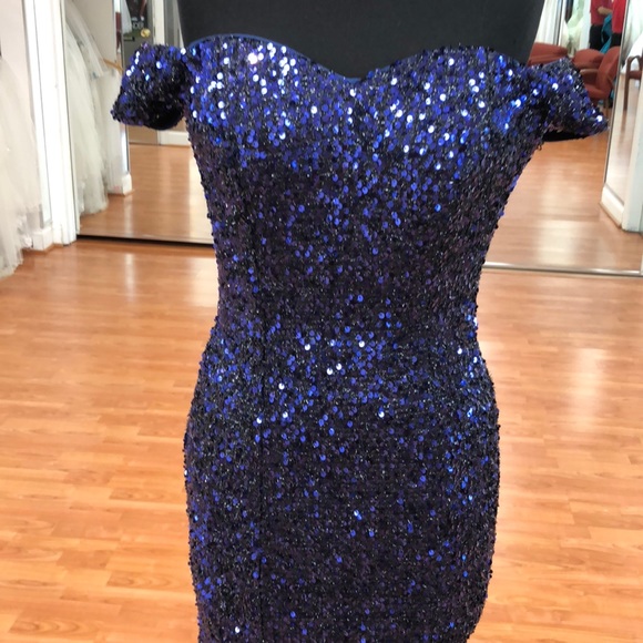 2019 Women’s special occasion dress, blue sequin - Picture 2 of 8